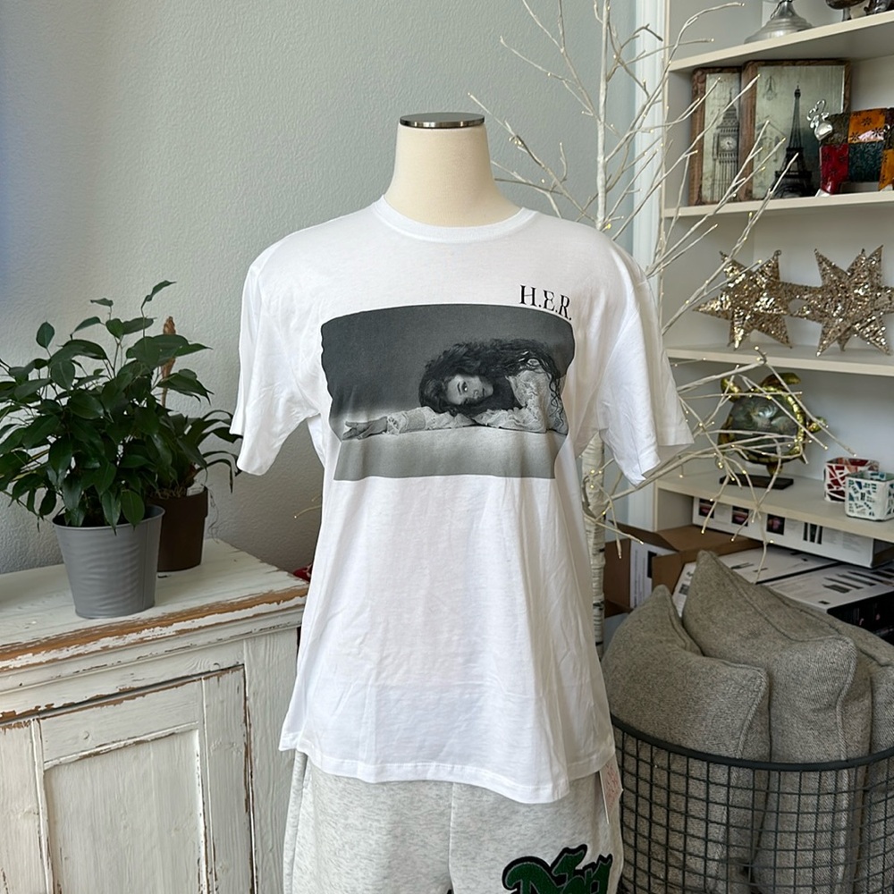 H.E.R T-shirt NWT